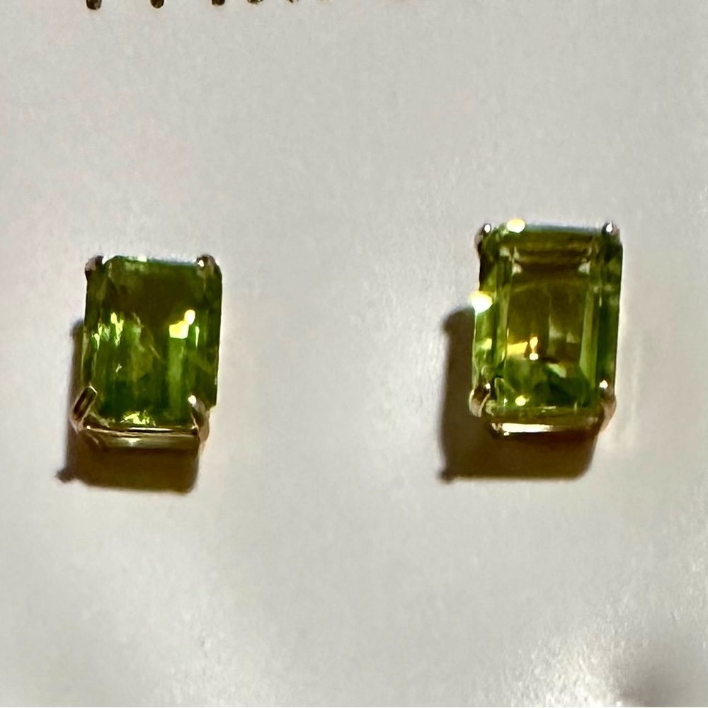 2.14 ct 14K solid Gold Genuine brilliant Emerald cut Peridot  studs - Picture 2 of 10